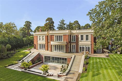 Luxury villas for sale in England 